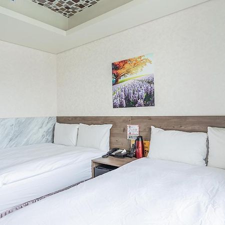 九九商旅 Hotel Taichung Buitenkant foto