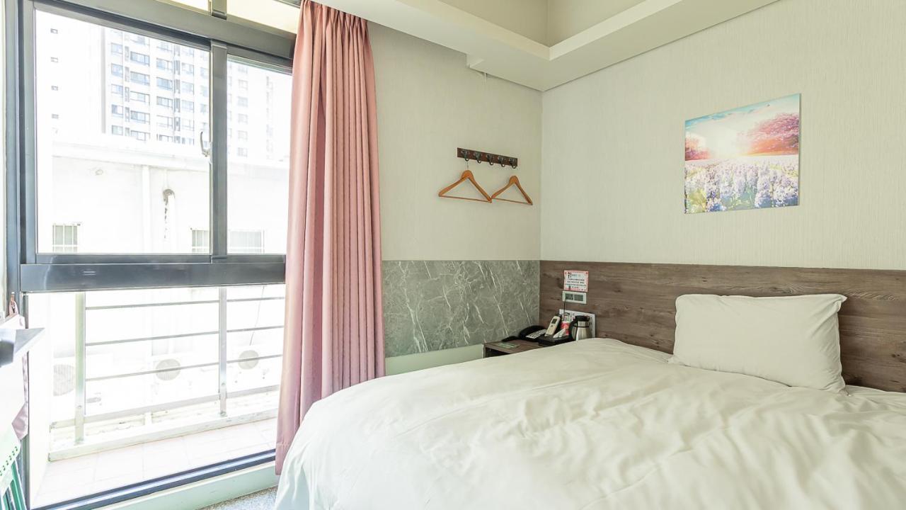 九九商旅 Hotel Taichung Buitenkant foto