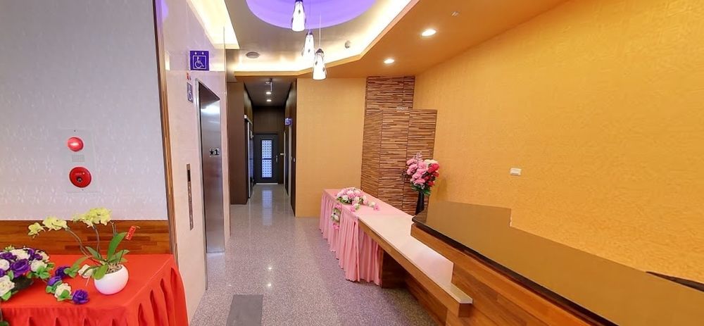 九九商旅 Hotel Taichung Buitenkant foto
