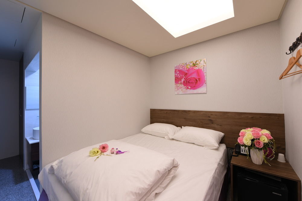 九九商旅 Hotel Taichung Buitenkant foto