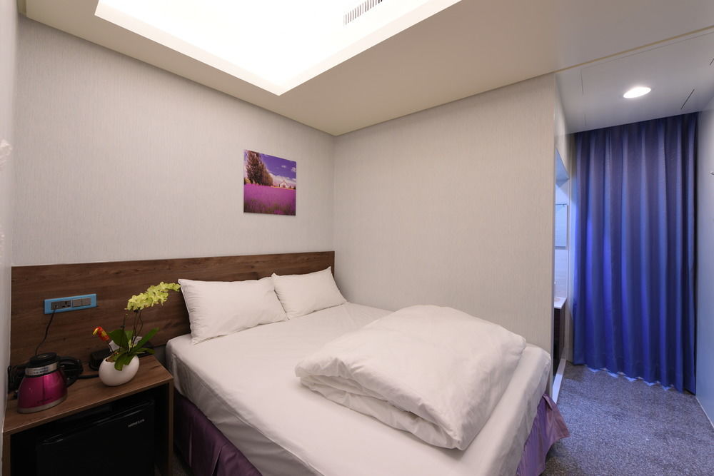九九商旅 Hotel Taichung Buitenkant foto